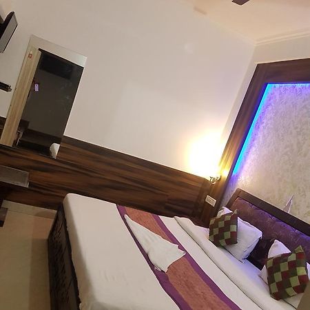 Hotel Perfect Palace Ню Делхи Екстериор снимка