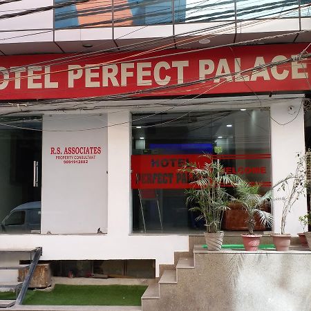Hotel Perfect Palace Ню Делхи Екстериор снимка
