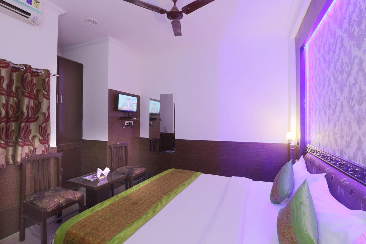Hotel Perfect Palace Ню Делхи Екстериор снимка