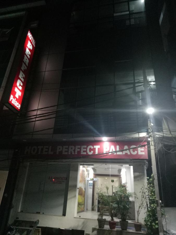 Hotel Perfect Palace Ню Делхи Екстериор снимка