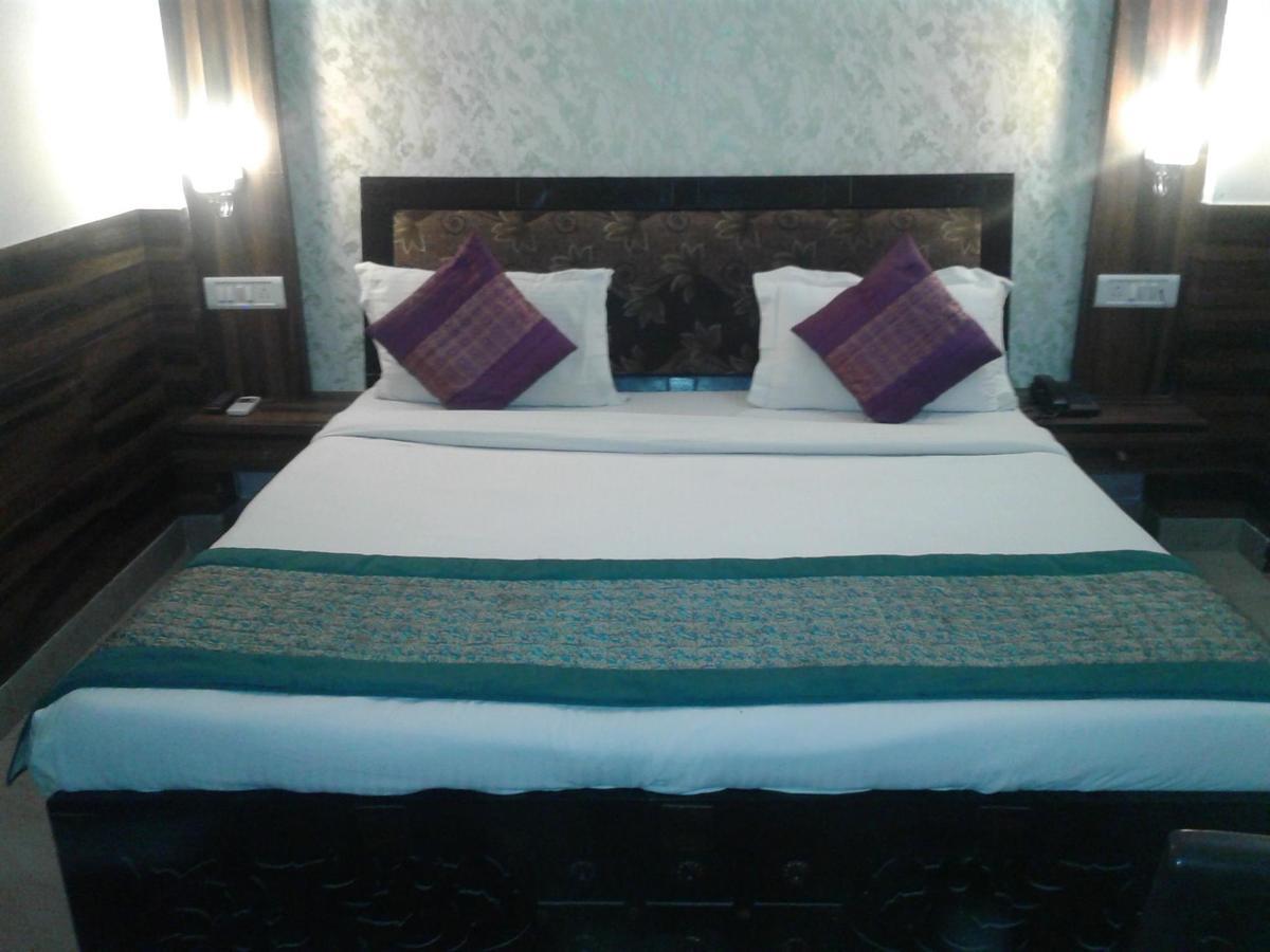 Hotel Perfect Palace Ню Делхи Екстериор снимка