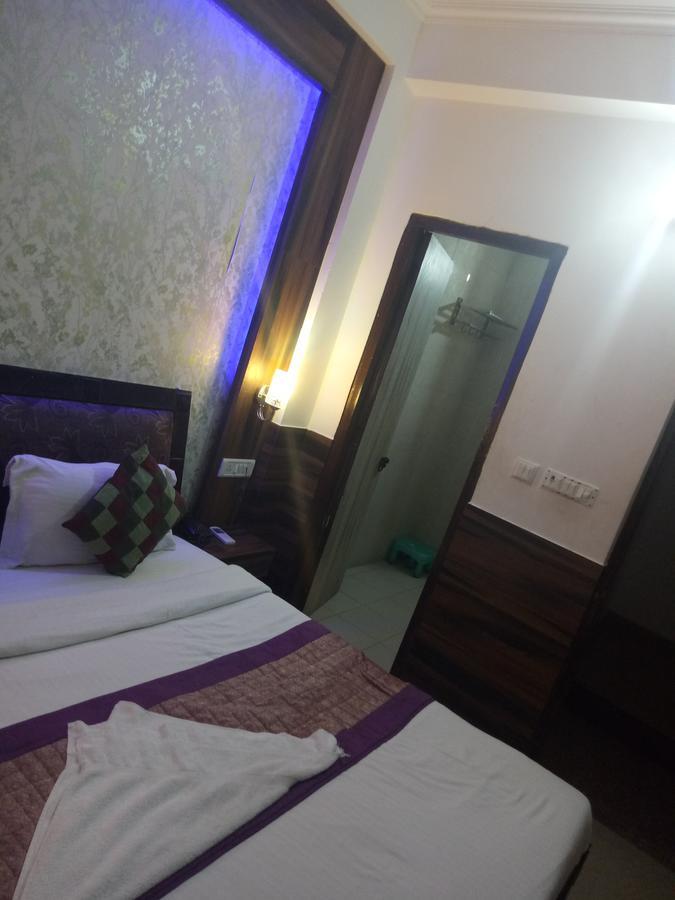 Hotel Perfect Palace Ню Делхи Екстериор снимка