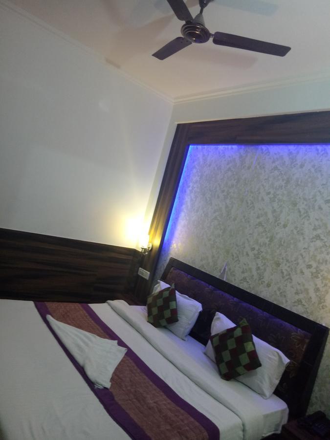 Hotel Perfect Palace Ню Делхи Екстериор снимка