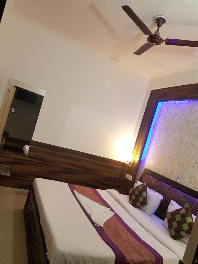 Hotel Perfect Palace Ню Делхи Екстериор снимка
