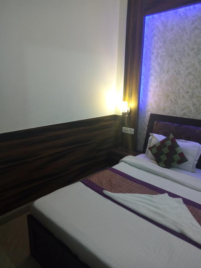 Hotel Perfect Palace Ню Делхи Екстериор снимка
