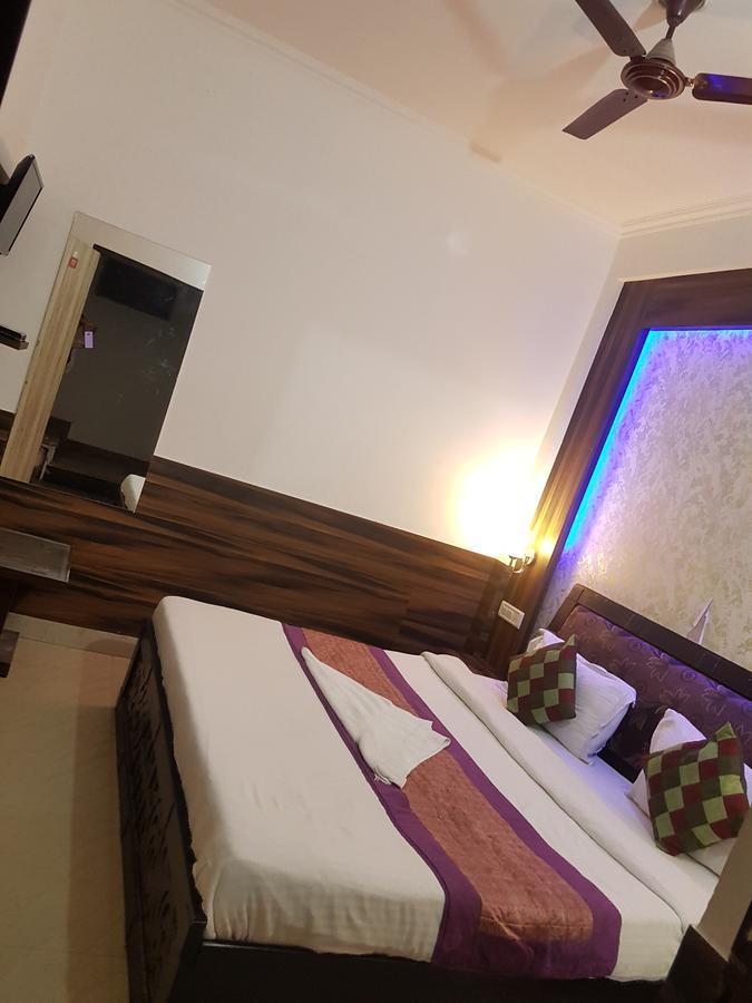 Hotel Perfect Palace Ню Делхи Екстериор снимка