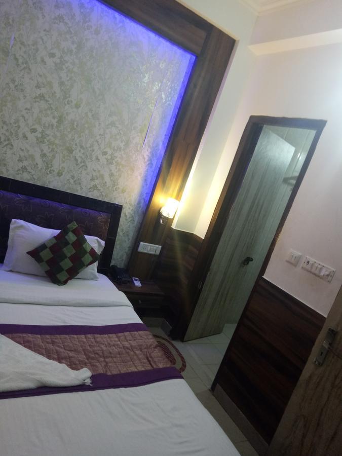 Hotel Perfect Palace Ню Делхи Екстериор снимка