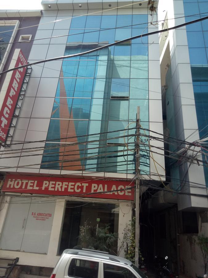 Hotel Perfect Palace Ню Делхи Екстериор снимка