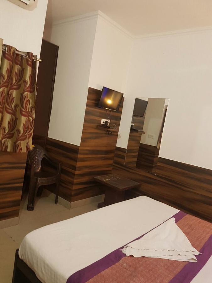 Hotel Perfect Palace Ню Делхи Екстериор снимка