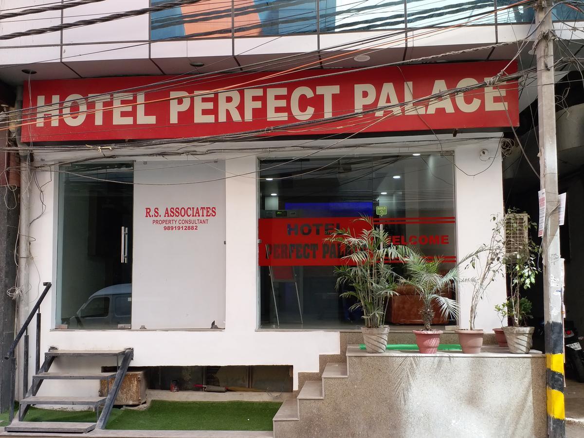 Hotel Perfect Palace Ню Делхи Екстериор снимка