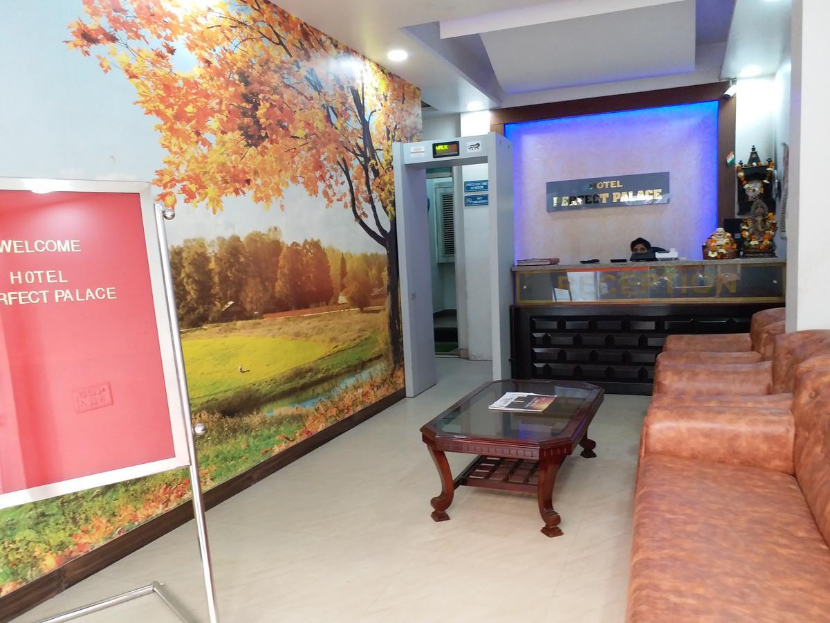 Hotel Perfect Palace Ню Делхи Екстериор снимка