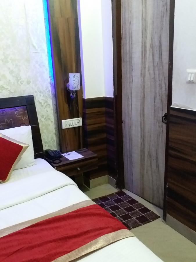 Hotel Perfect Palace Ню Делхи Екстериор снимка