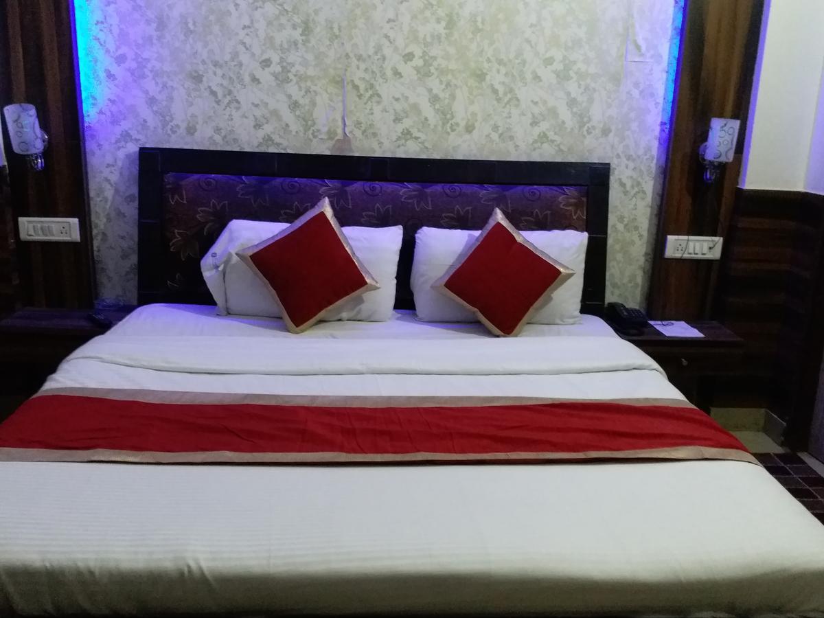 Hotel Perfect Palace Ню Делхи Екстериор снимка
