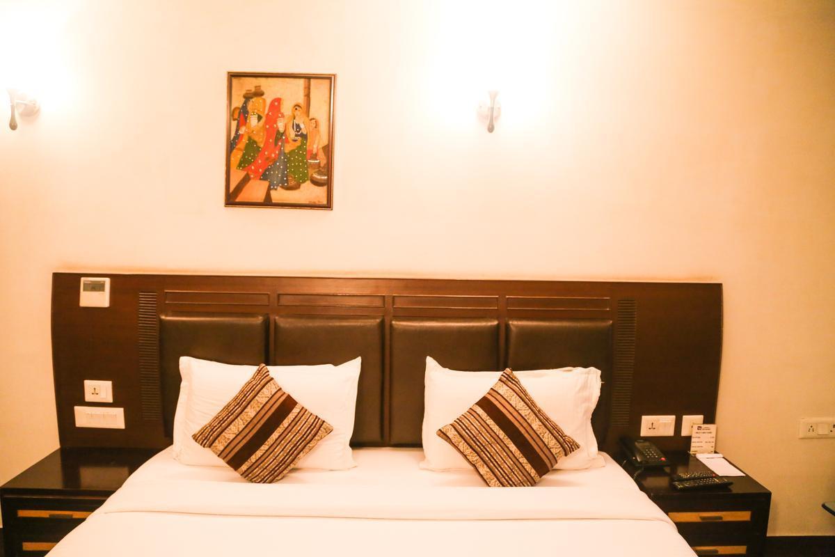Hotel Perfect Palace Ню Делхи Екстериор снимка
